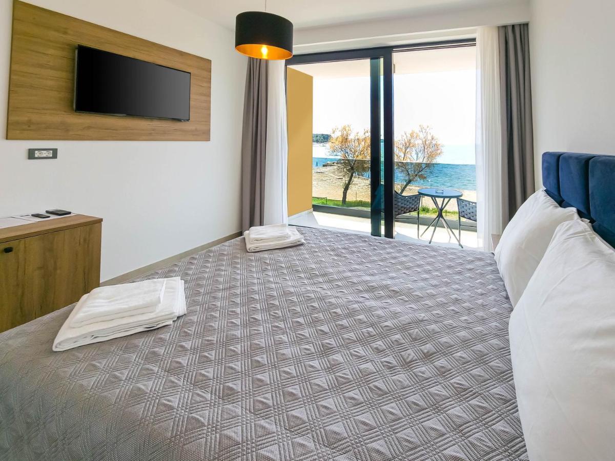Maresole Beachfront Residence Poreč Kültér fotó